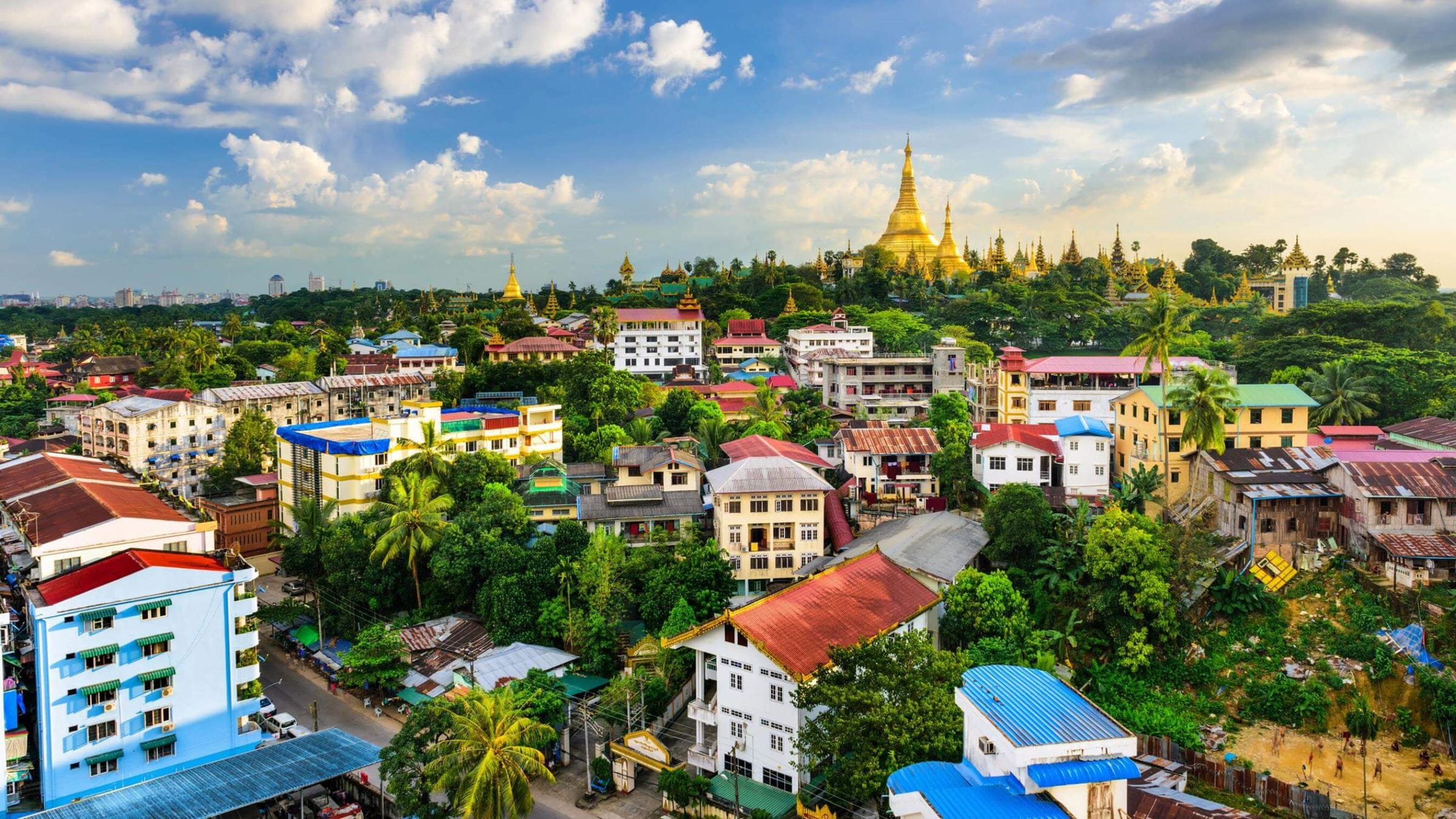Vista a través de los tejados en Myanmar