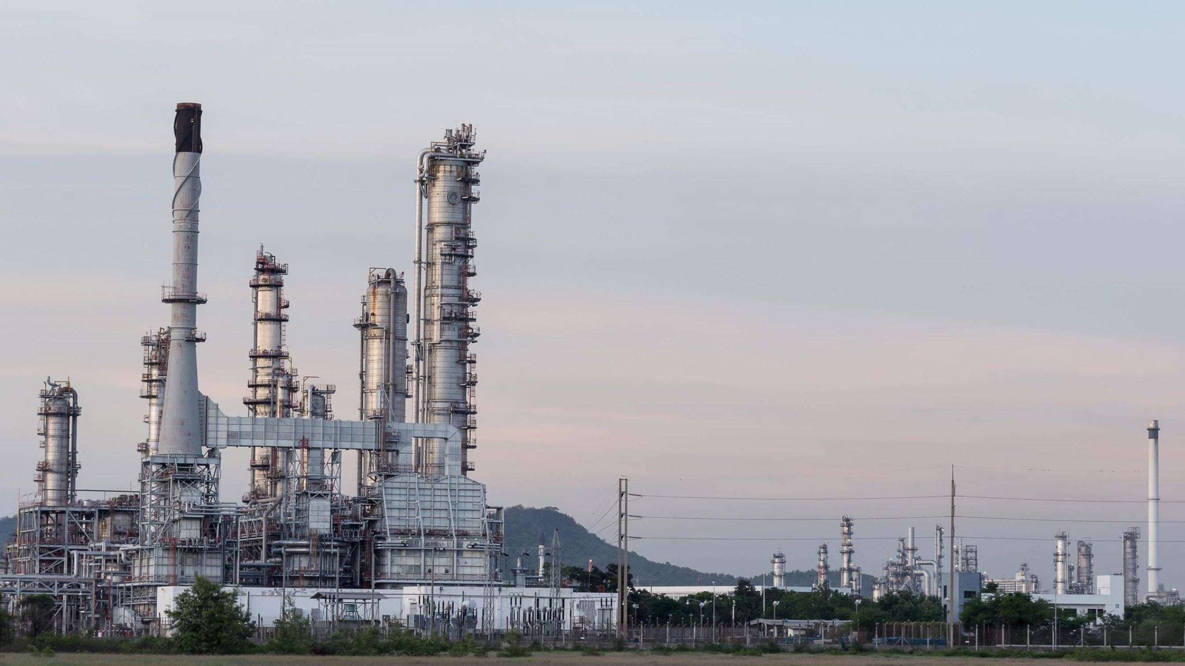 Large refinery gas processing plant 