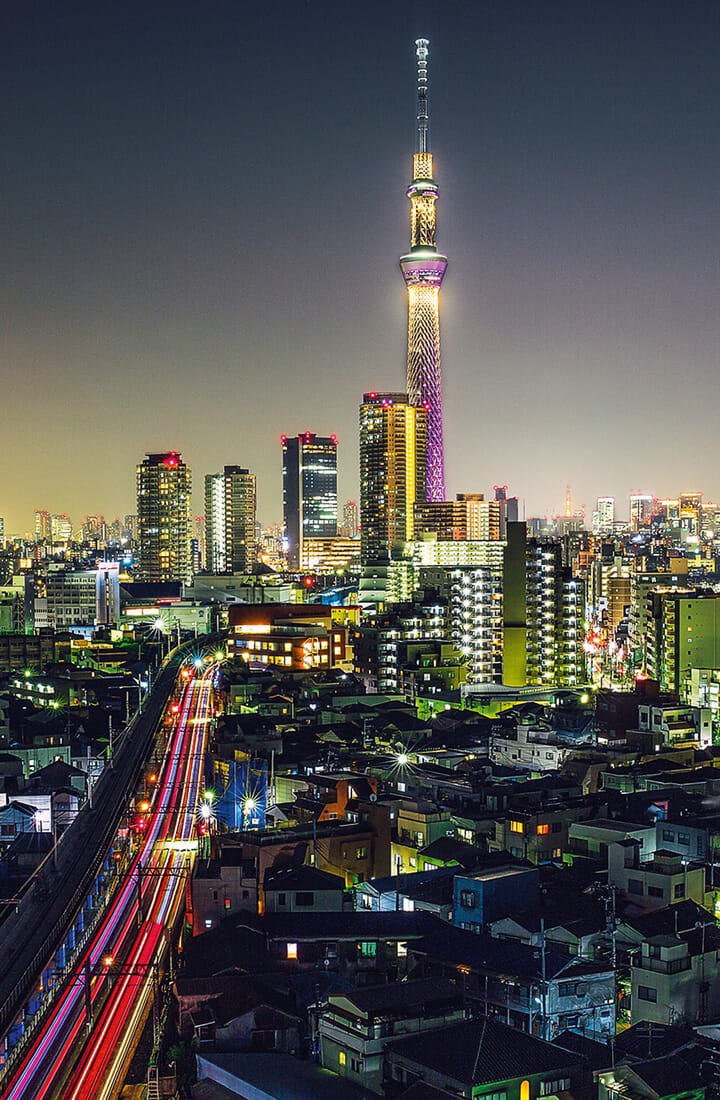 Oraş japonez pe timp de noapte