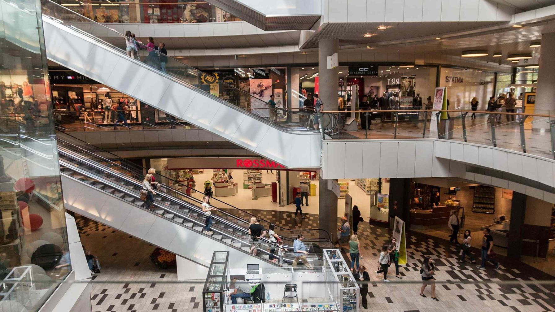 Ensuring guaranteed power and comfortable dry cooling  for a large shopping centre