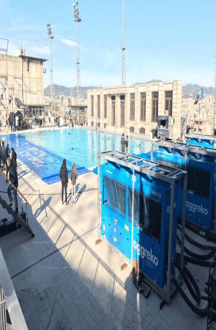 rooftop pool with heating equipment