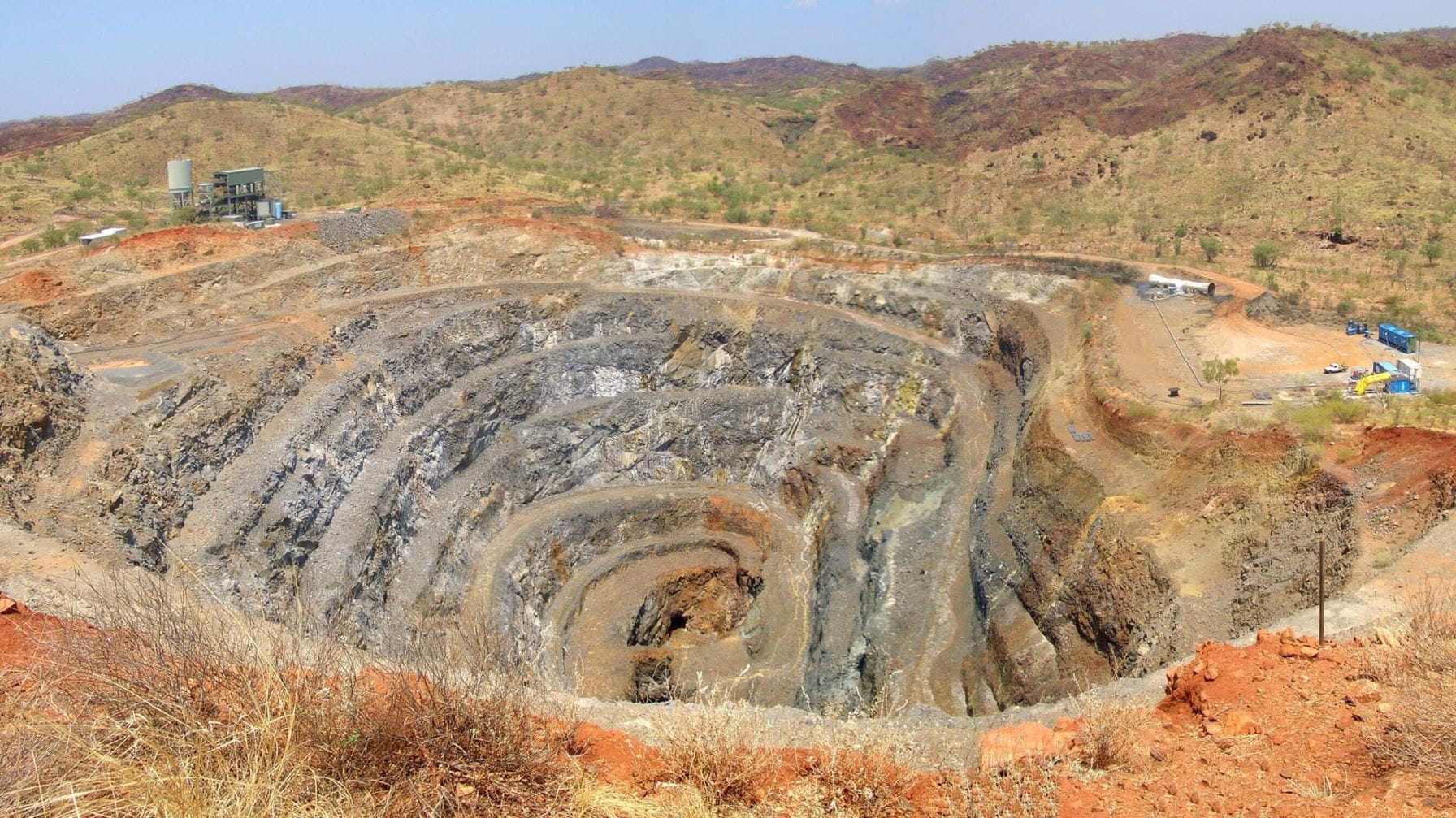 Complete cooling in arid location for zinc mine