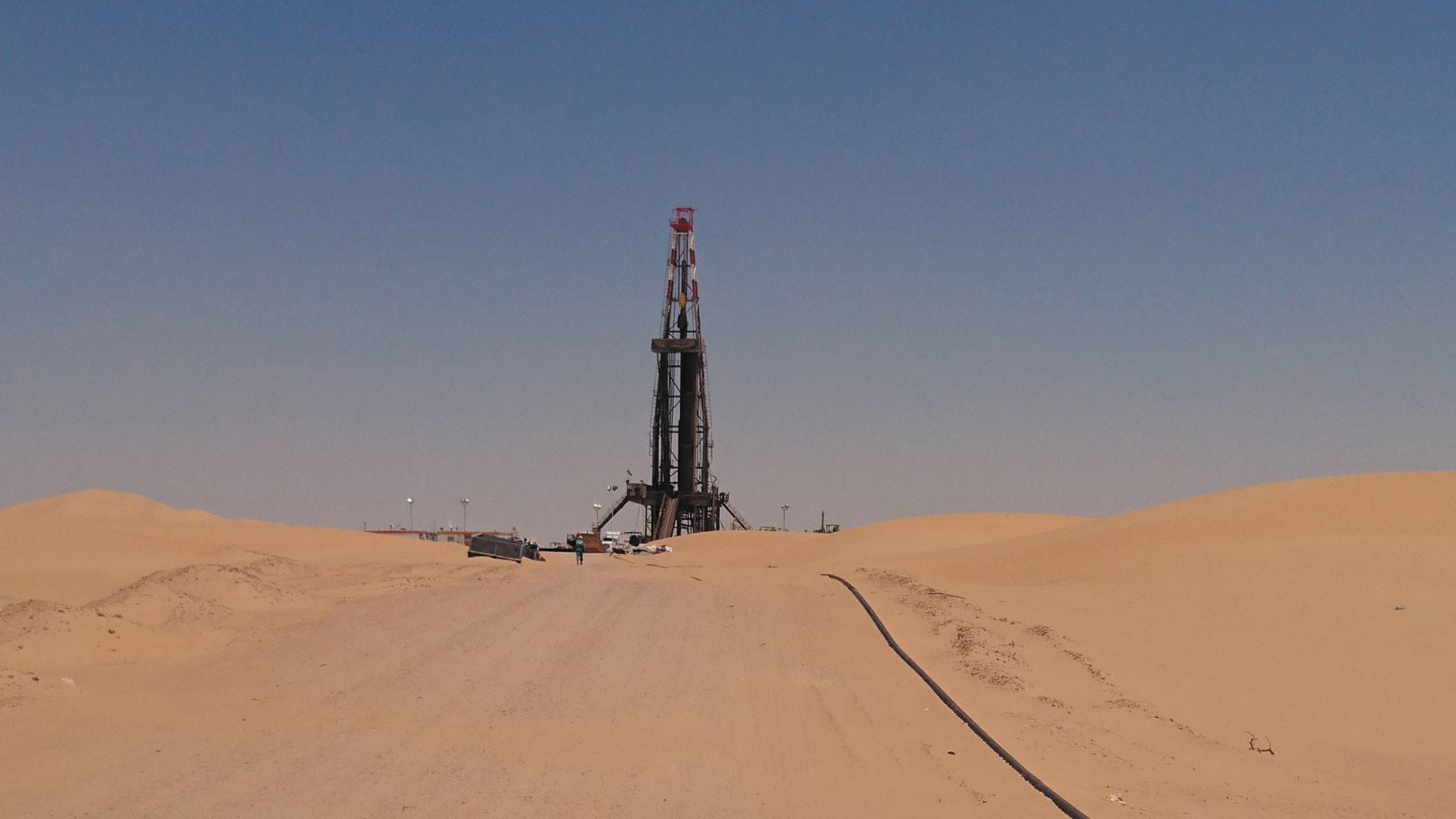 Provide rapid power for new oil pumping site in Sahara Desert